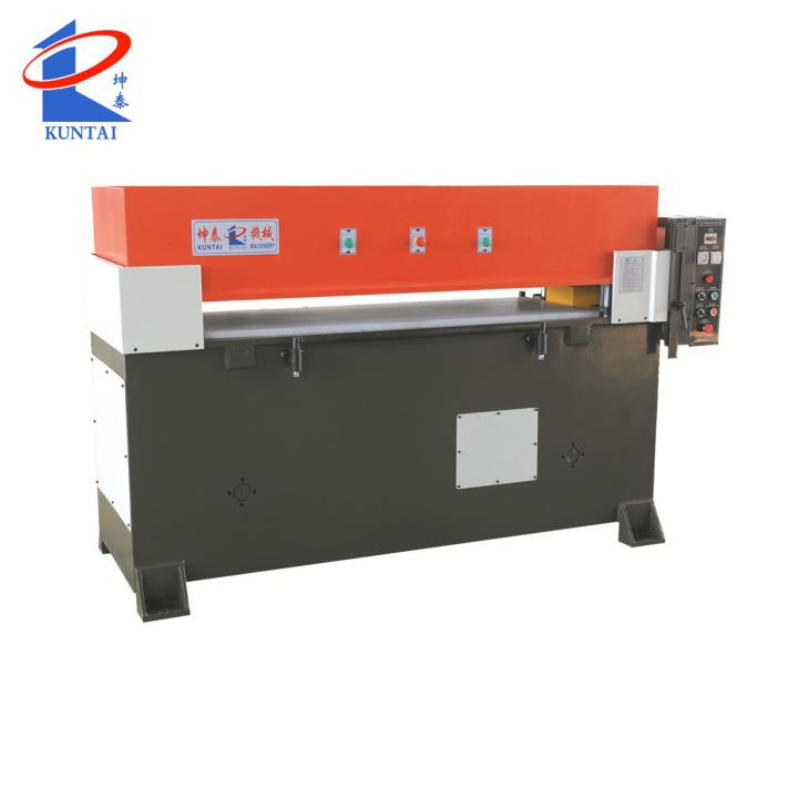 ארבעה טורים המטוס הידראולי למות חיתוך הקש